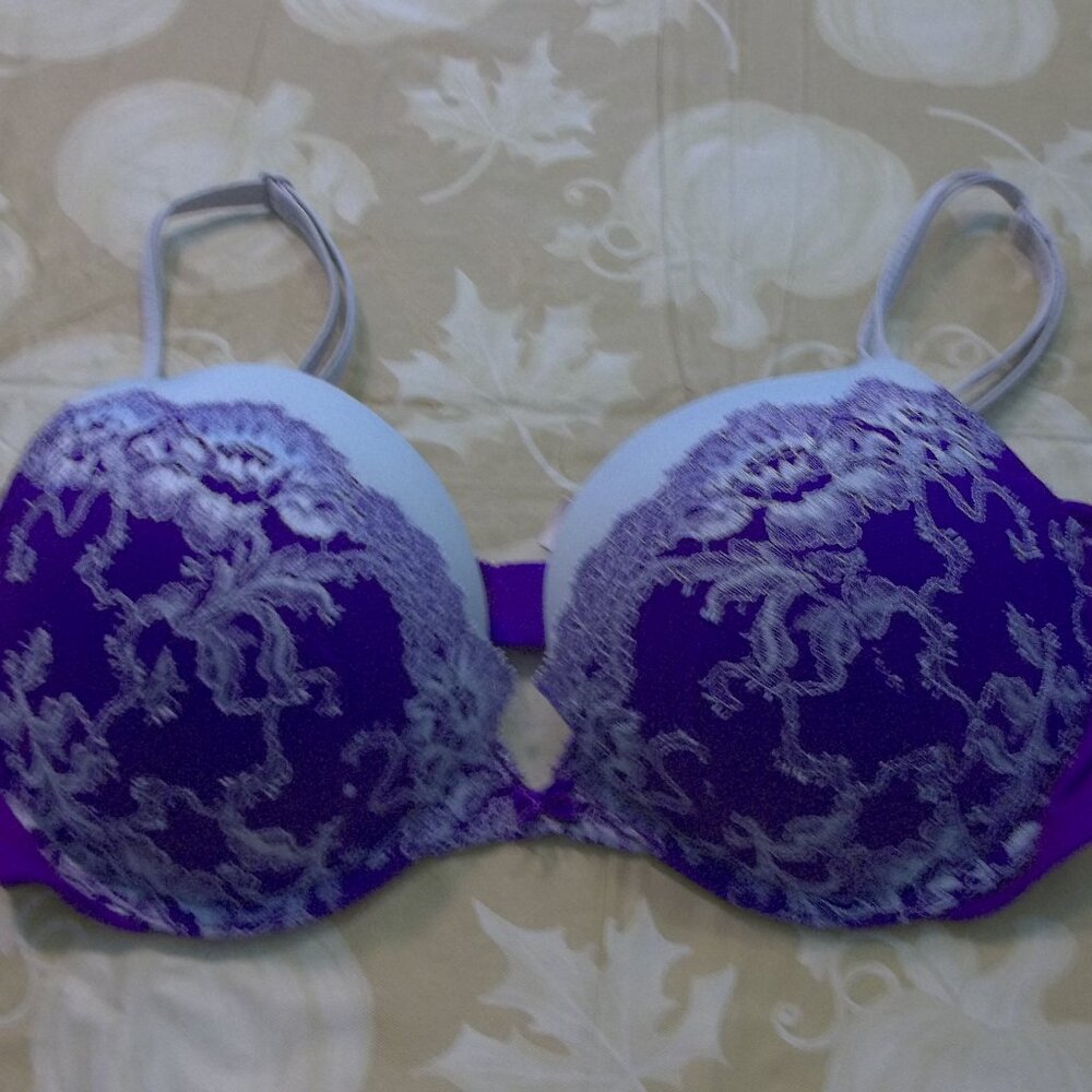VICTORIA'S SECRET VERY SEXY PLUNGE BRA SIZE 38C